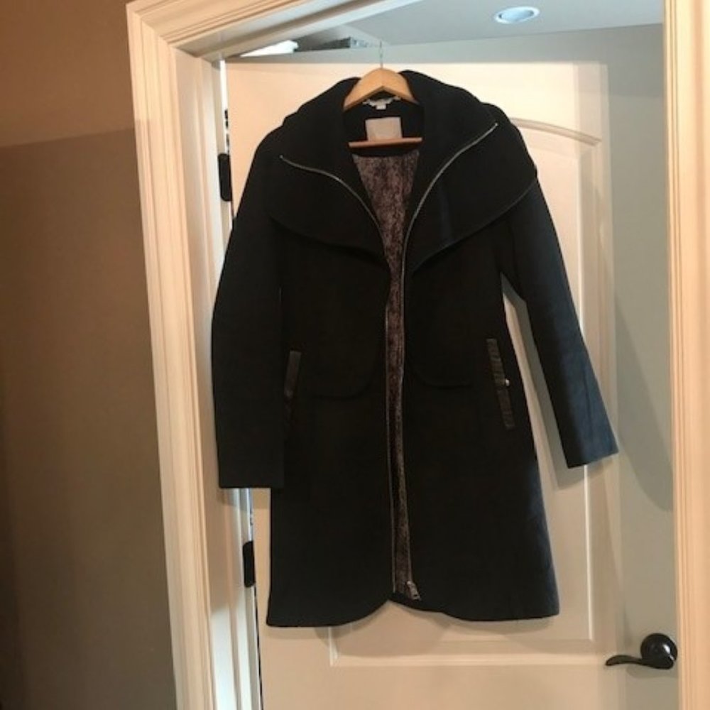 SOIA & KYO Wool blend coat; thigh length; collared; zip front; false vest